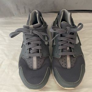Nike gray huarache sneaker